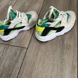 Kids Nike Sneakers - Green and White